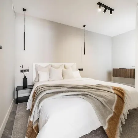 Apartment Luxury 4 Bedroom With Fab Terrace Rdr428 *